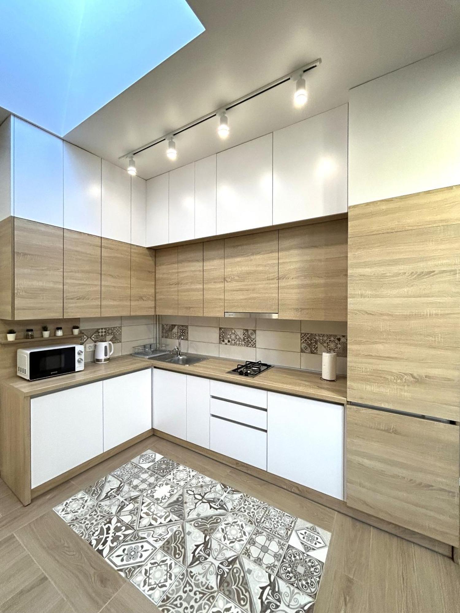 Modern Apartment In The City Center Leopoli Esterno foto