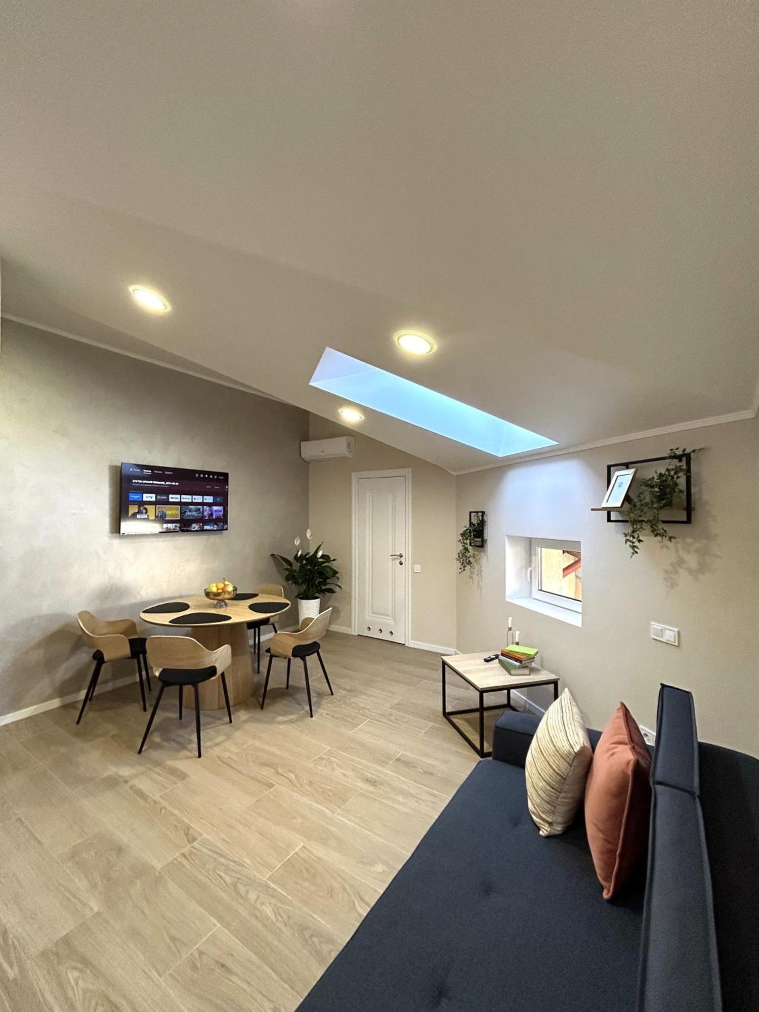 Modern Apartment In The City Center Leopoli Esterno foto