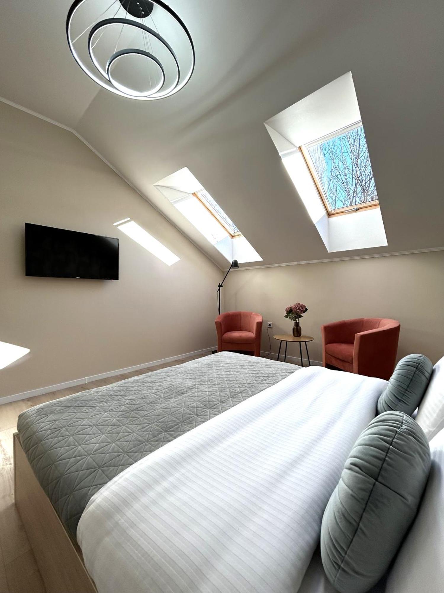 Modern Apartment In The City Center Leopoli Esterno foto